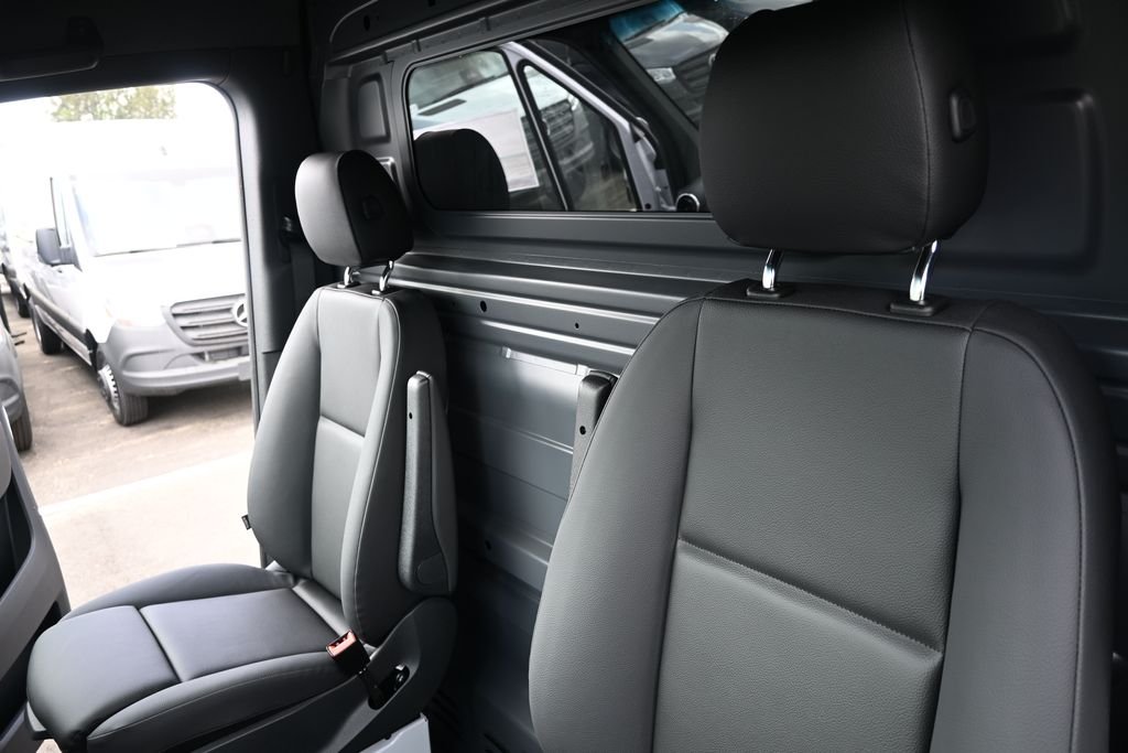 Used 2026 Arctic White Mercedes-Benz Cargo 170 WB image 5