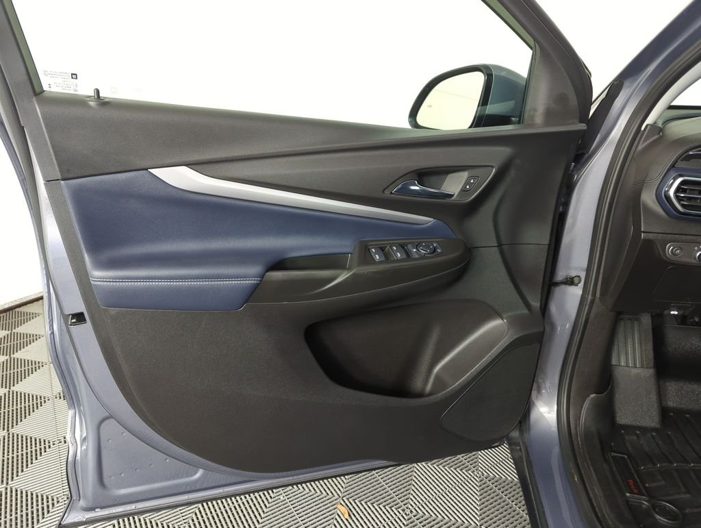 Used 2023 Gray Chevrolet Premier image 17