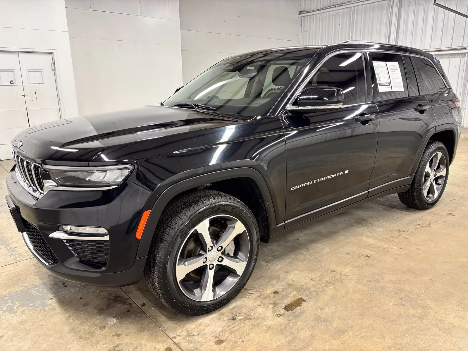 Used 2023 Black Jeep Limited image 3