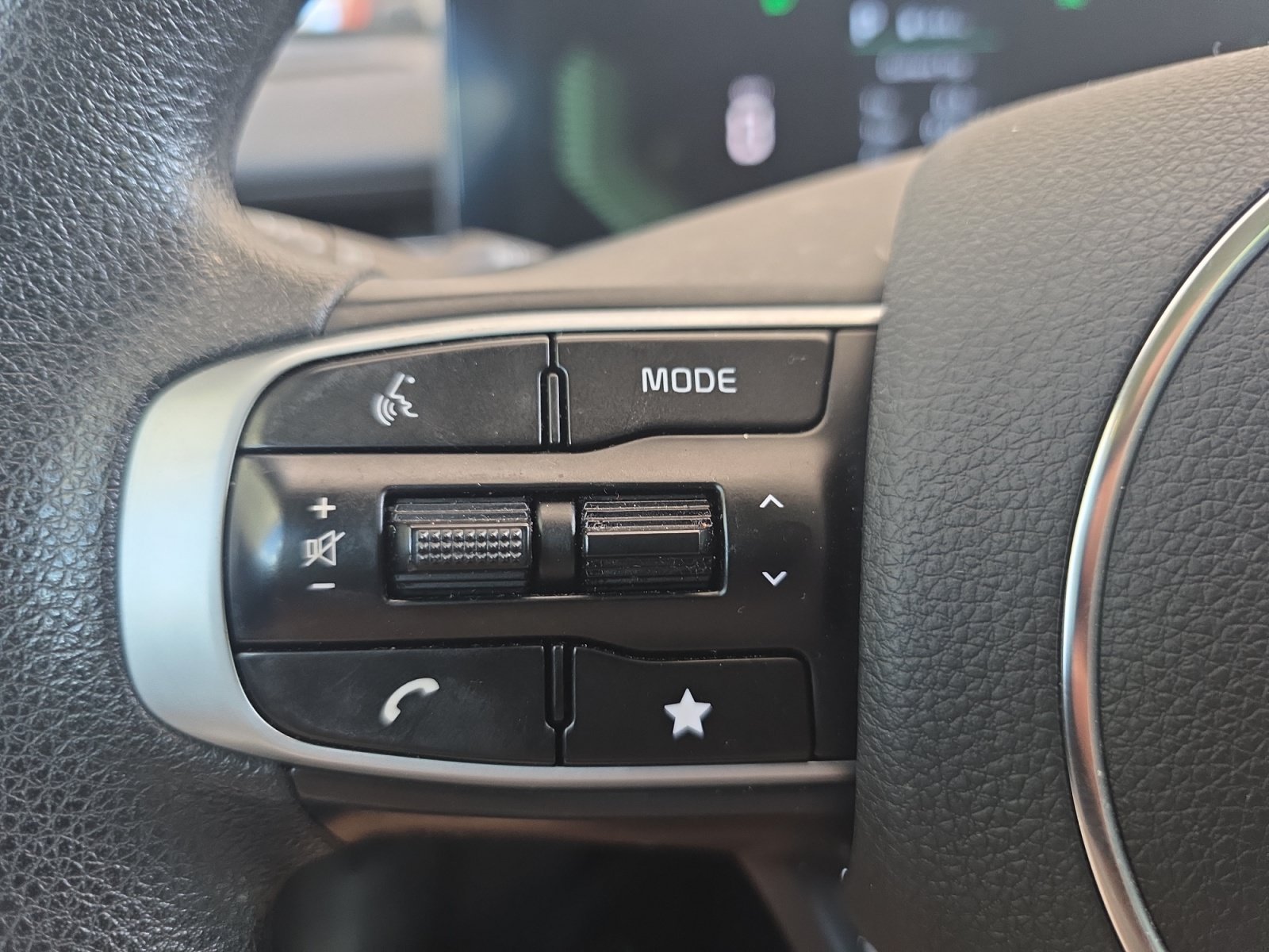 Certified Used 2025 Aurora Black Pearl Kia LXS image 24