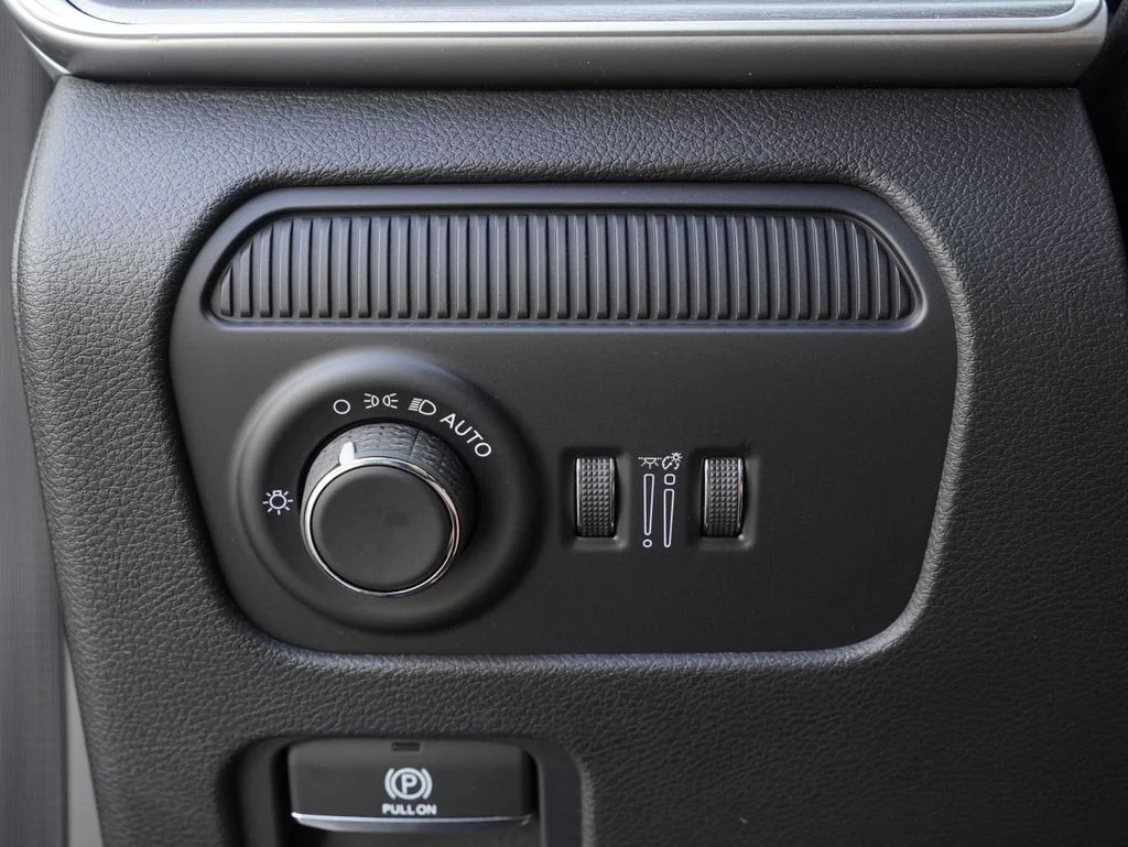 New 2026 Baltic Gray Metallic Clearcoat Jeep Limited Altitude image 13