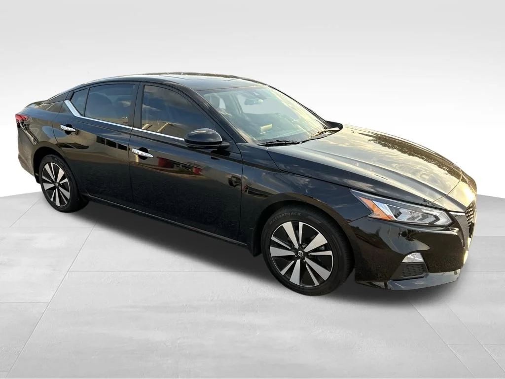 Used 2022 Black Nissan 2.5 SV image 8
