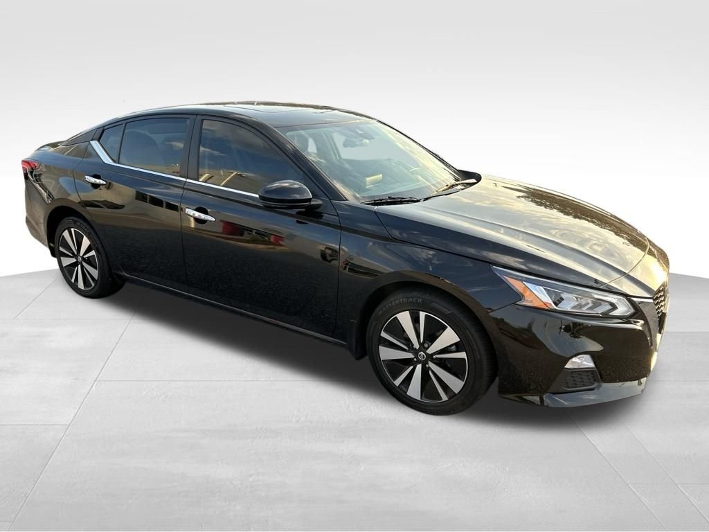Used 2022 Black Nissan 2.5 SV image 8