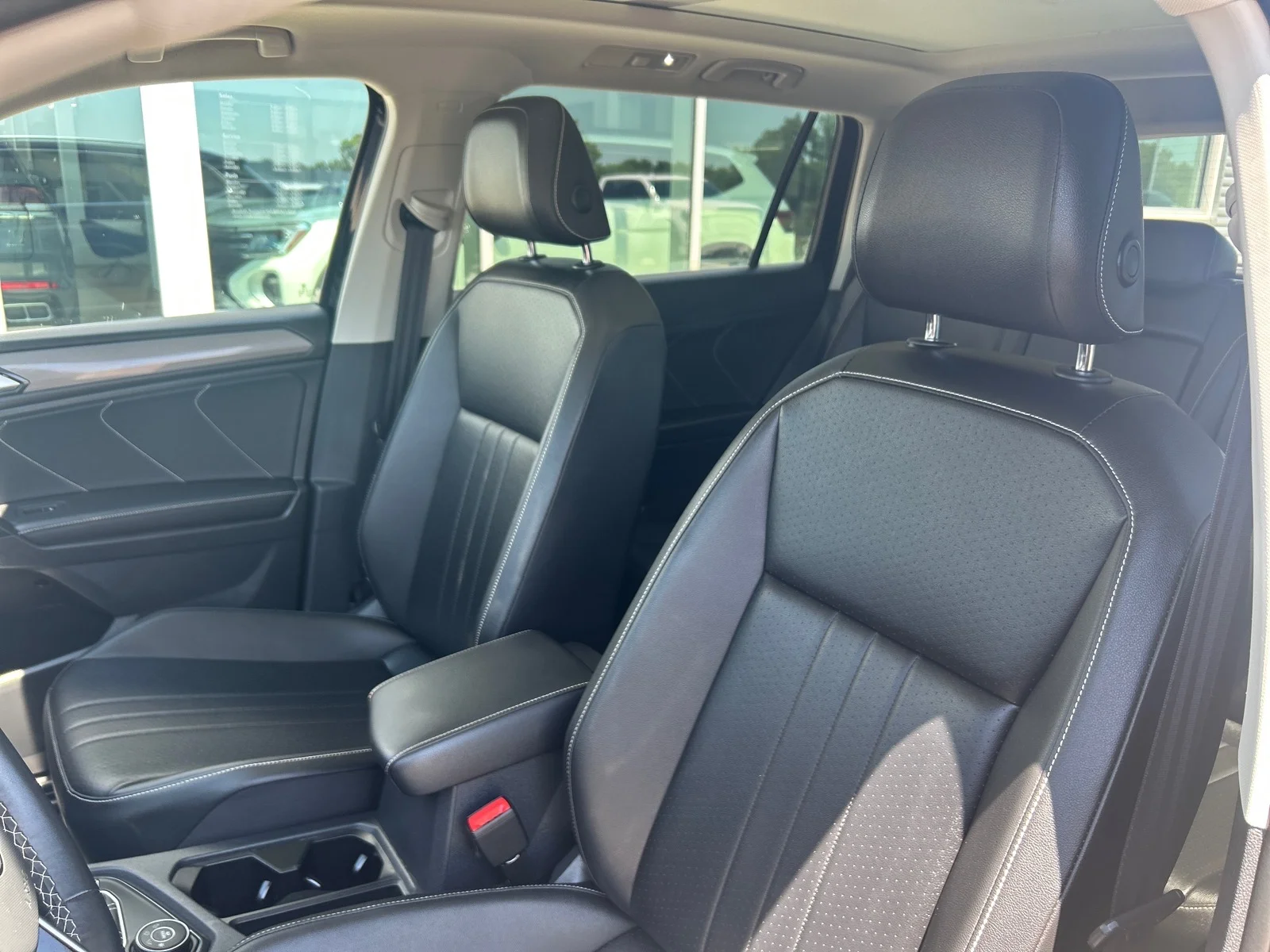 Used 2022 Black Volkswagen 2.0T SE 4MOTION image 9