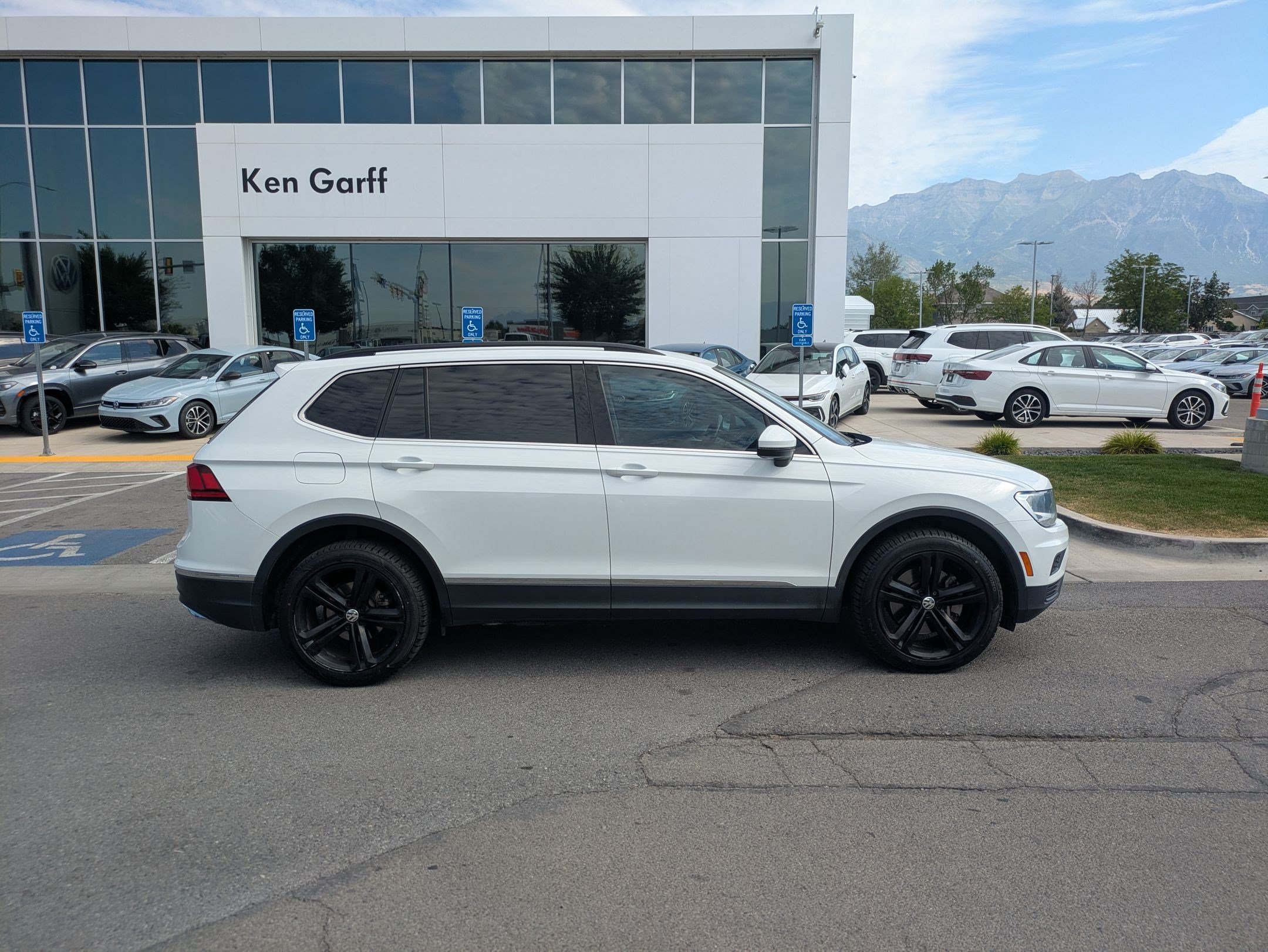 Used 2018 Pure White Volkswagen SEL image 2