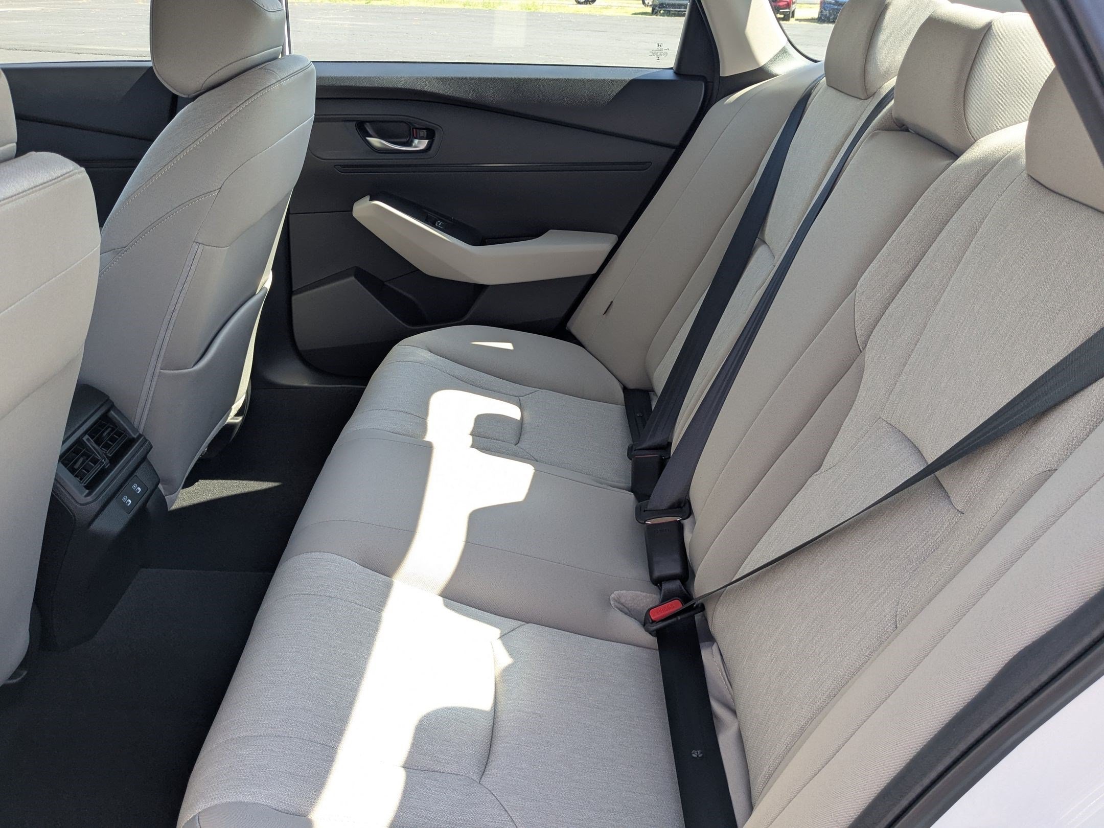 New 2026 Platinum White Pearl Honda SE image 25