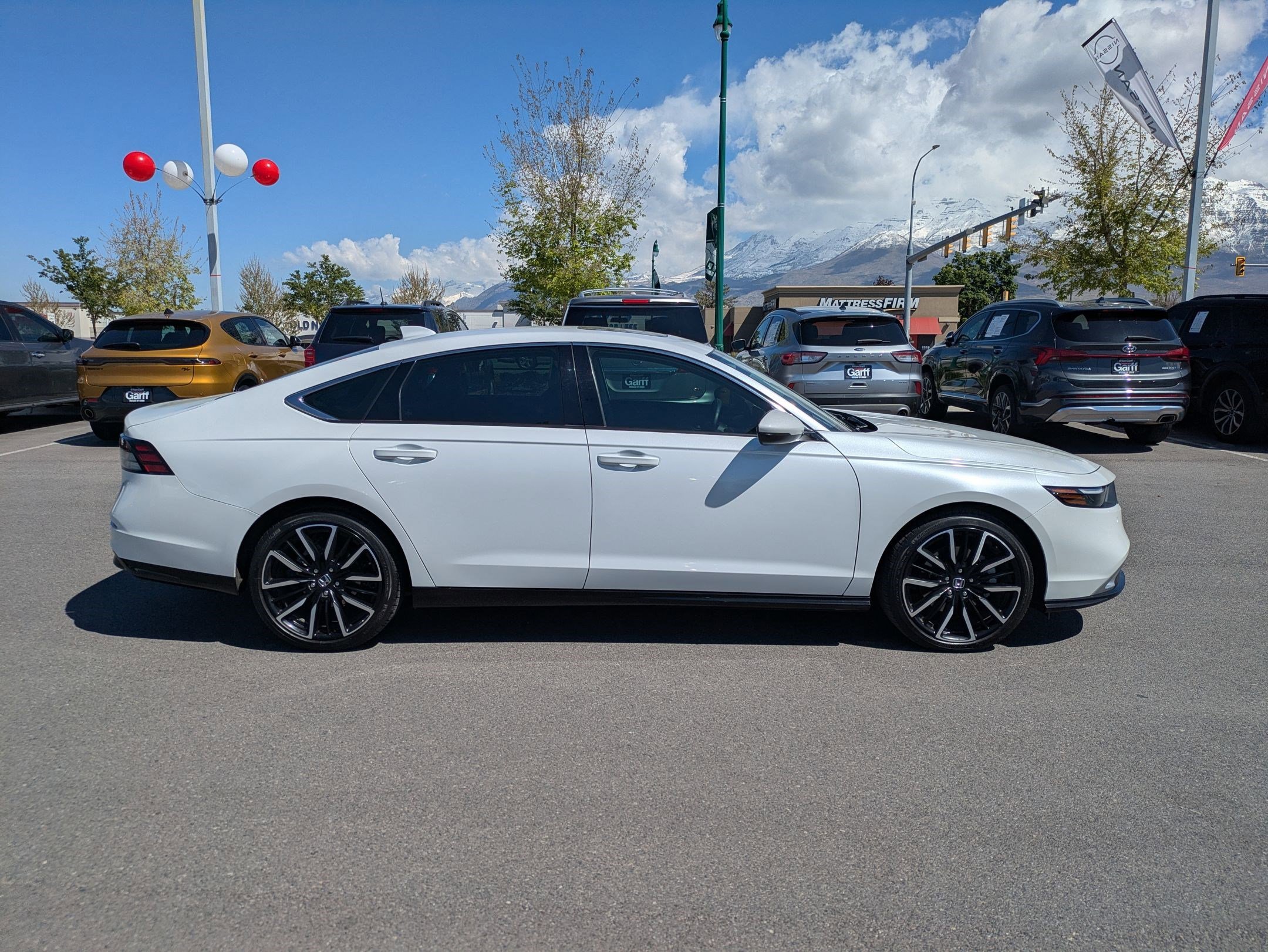 Used 2023 White Honda Touring image 2