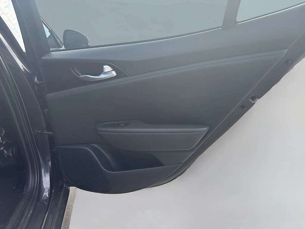 Used 2019 Gray Kia Base image 17