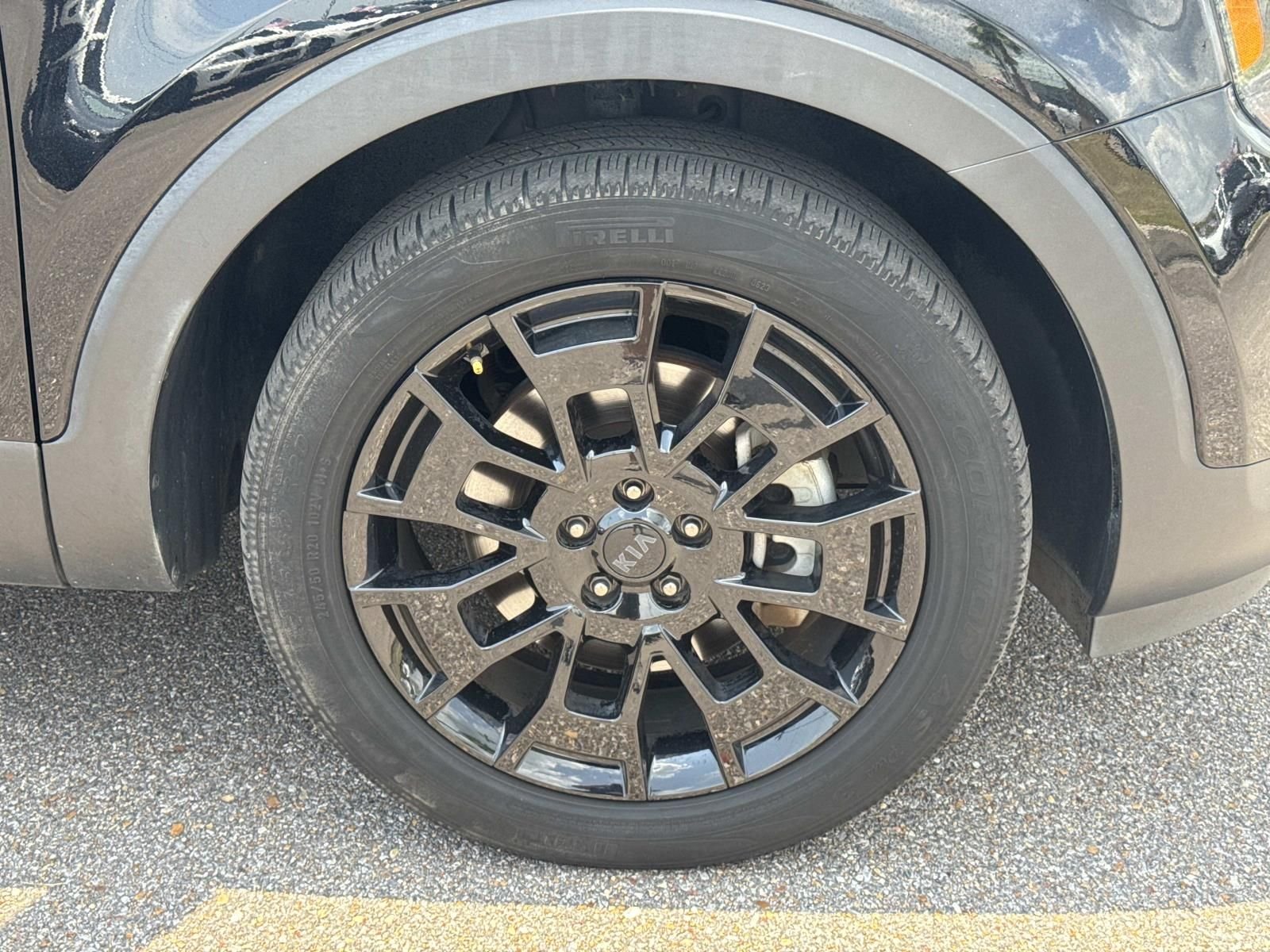 Used 2021 Black Kia EX image 4