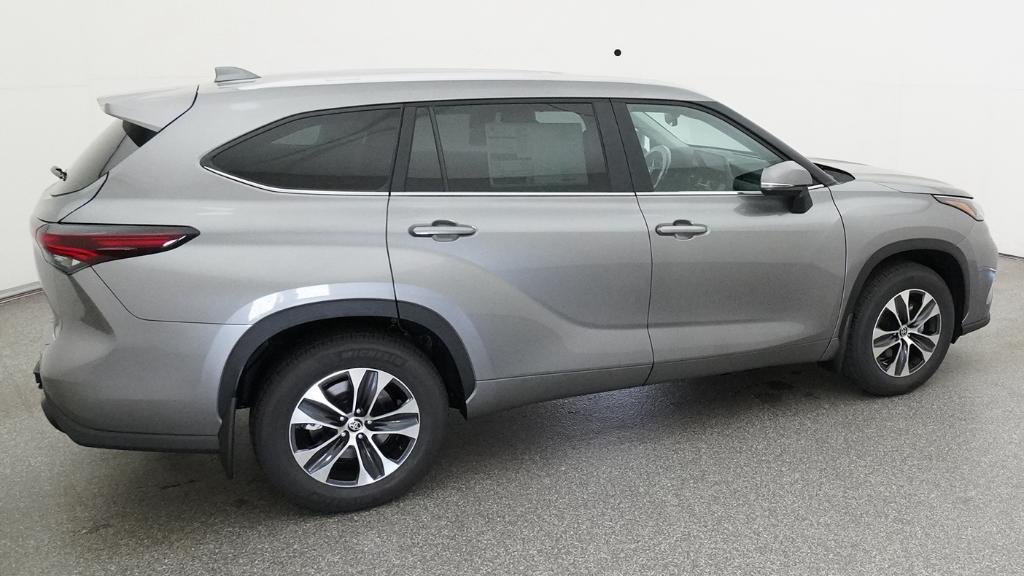 New 2026 Heavy Metal Toyota XLE image 16