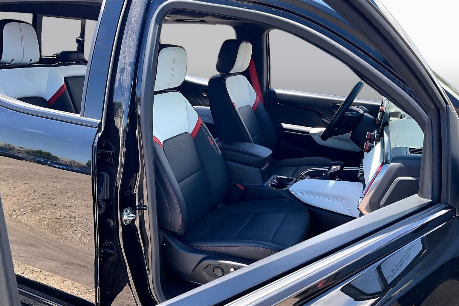 Used 2026 Onyx Black GMC 4WD AT4X image 7