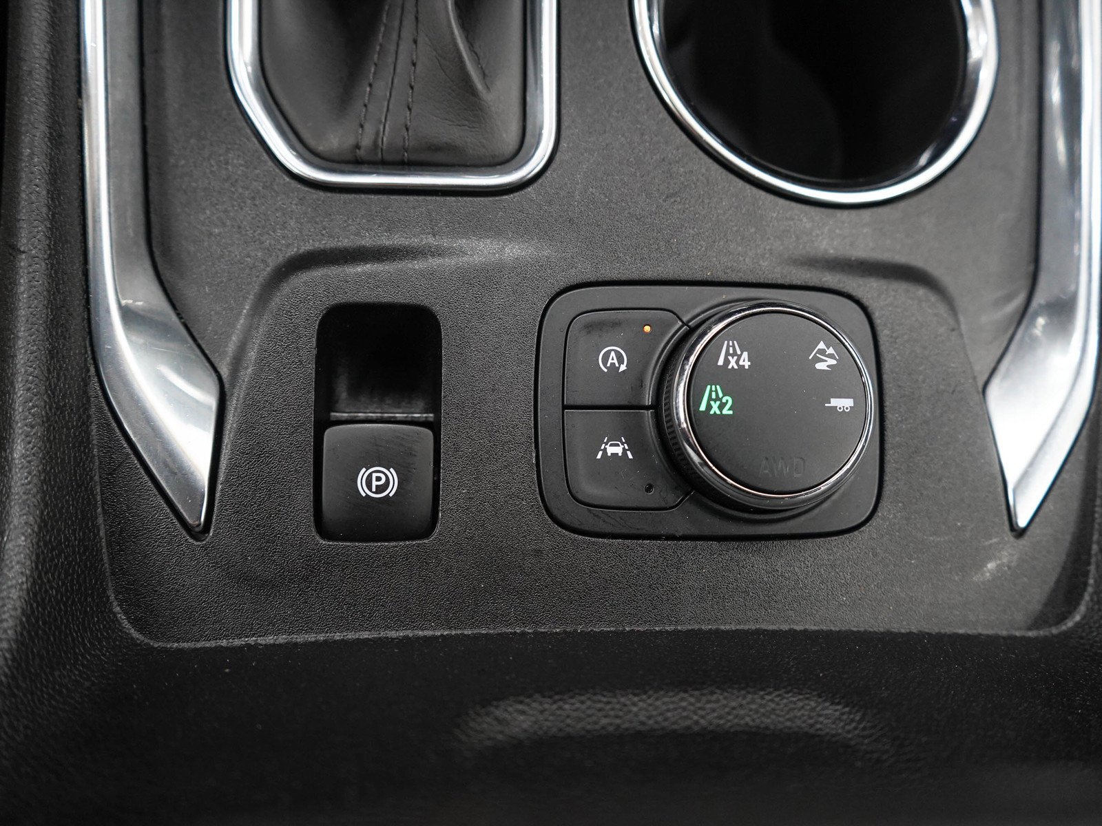 Used 2023 IRIDESCENT PEARL TRICOAT Chevrolet High Country image 26