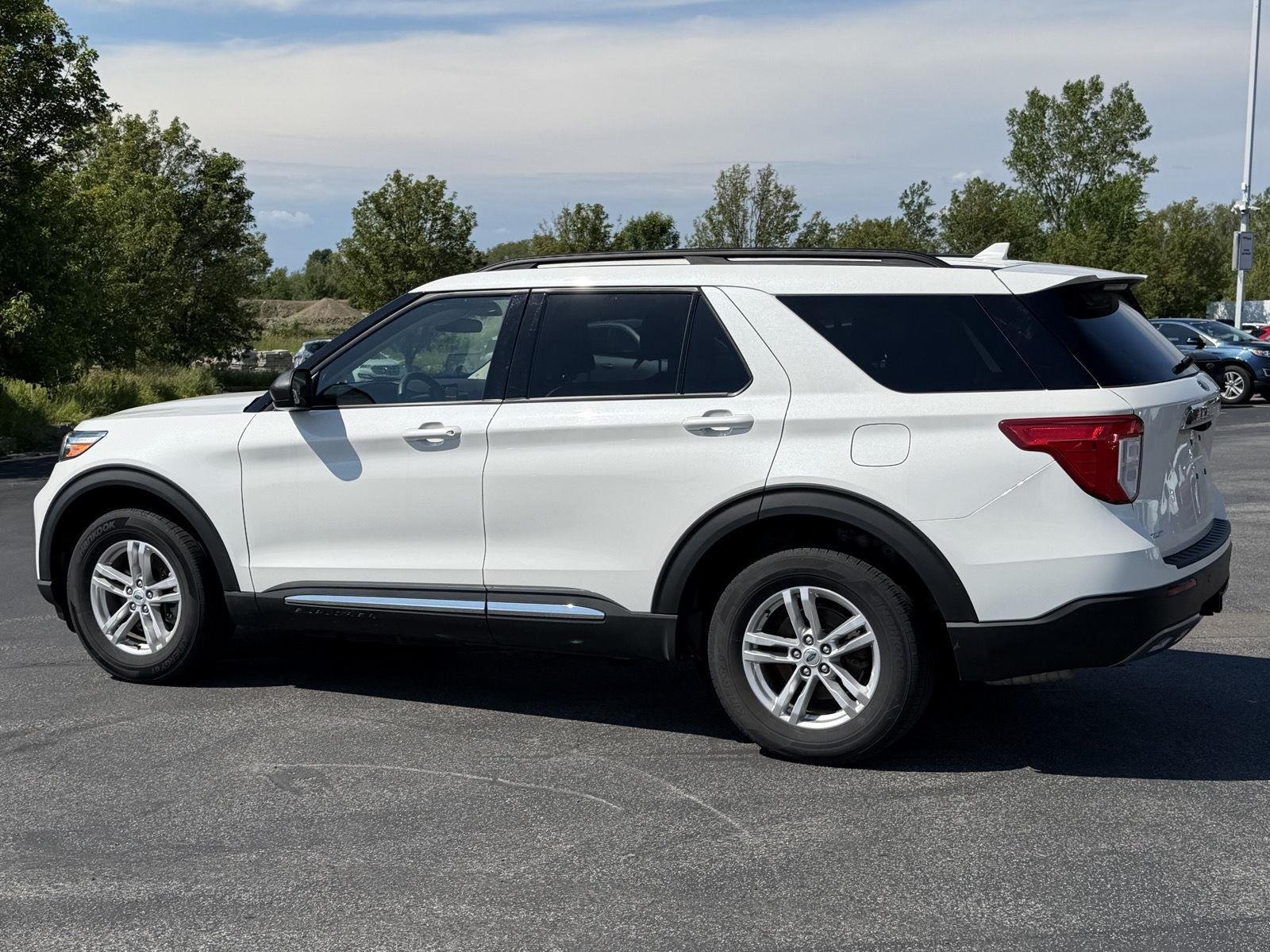 Used 2023 Star White Metallic Tri-Coat Ford XLT image 5