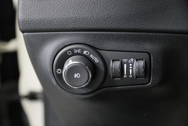 Used 2019 White Jeep Limited image 12