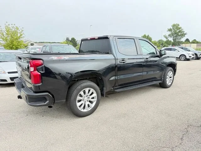 Used 2022 BLACK Chevrolet Custom image 4