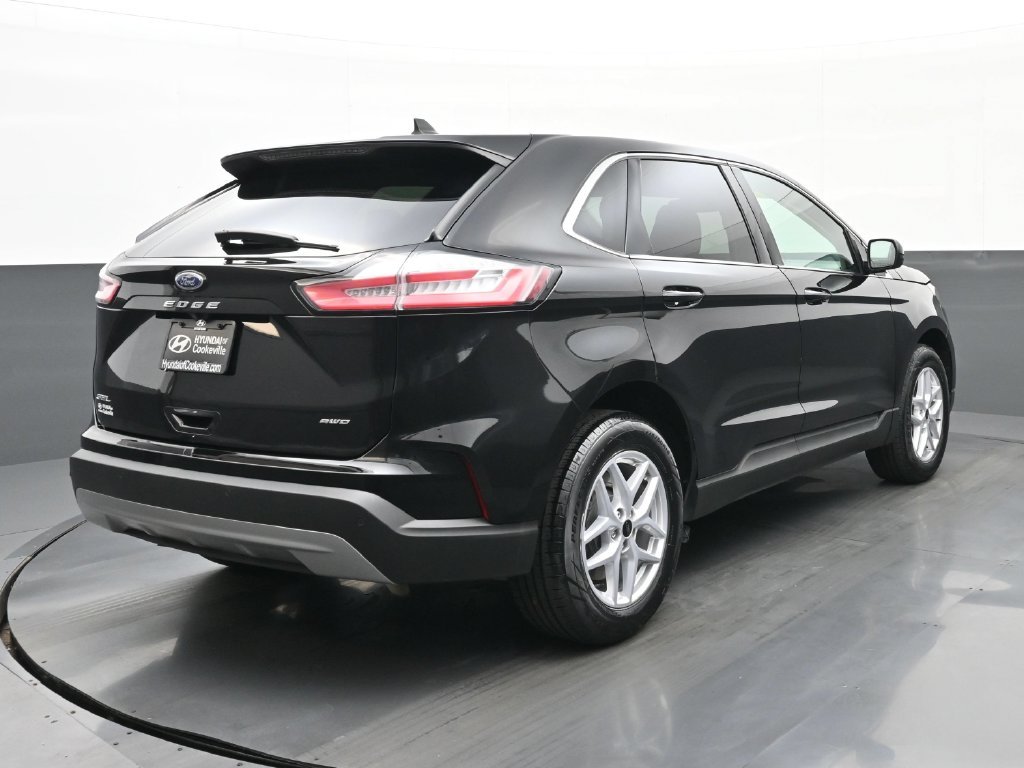 Used 2023 Black Ford SEL image 3