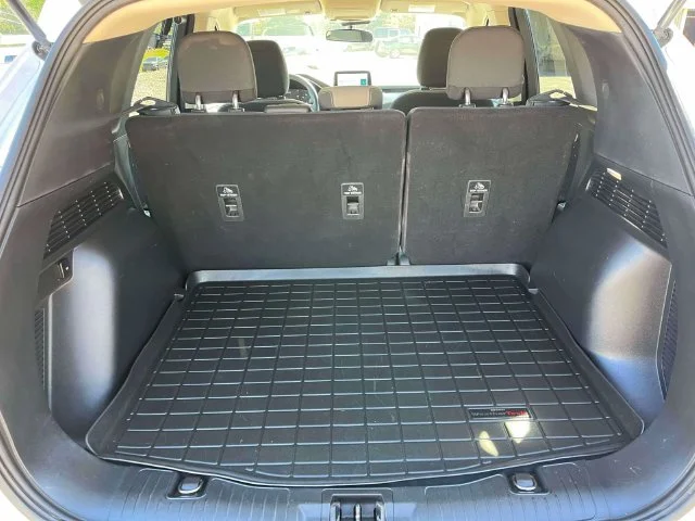 Certified Used 2020 Oxford White Ford SE image 19