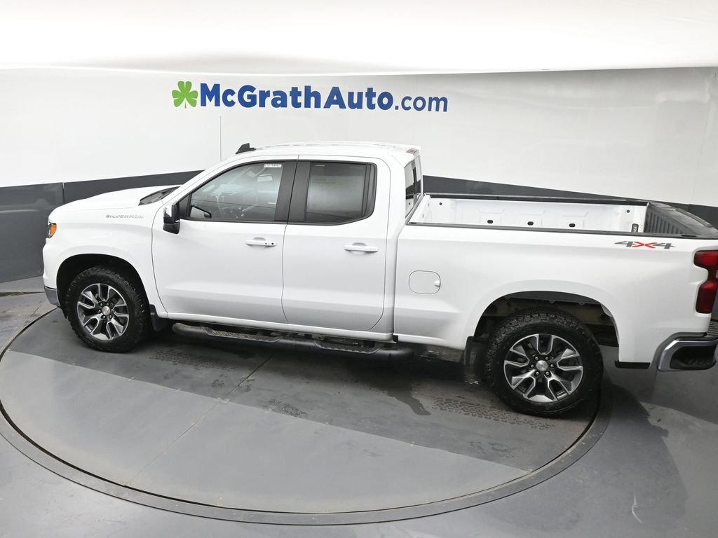 Used 2025 White Chevrolet LT image 24