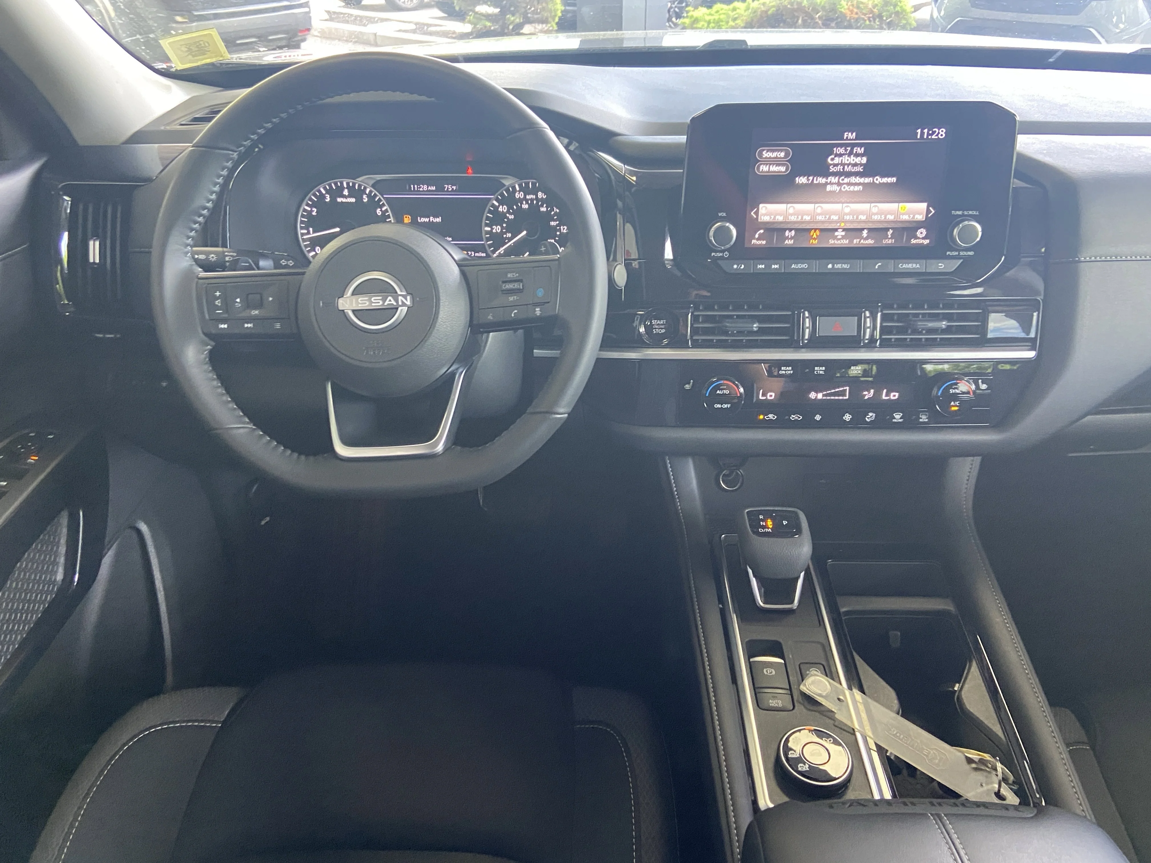 2025 Nissan Pathfinder SV - Photo 14