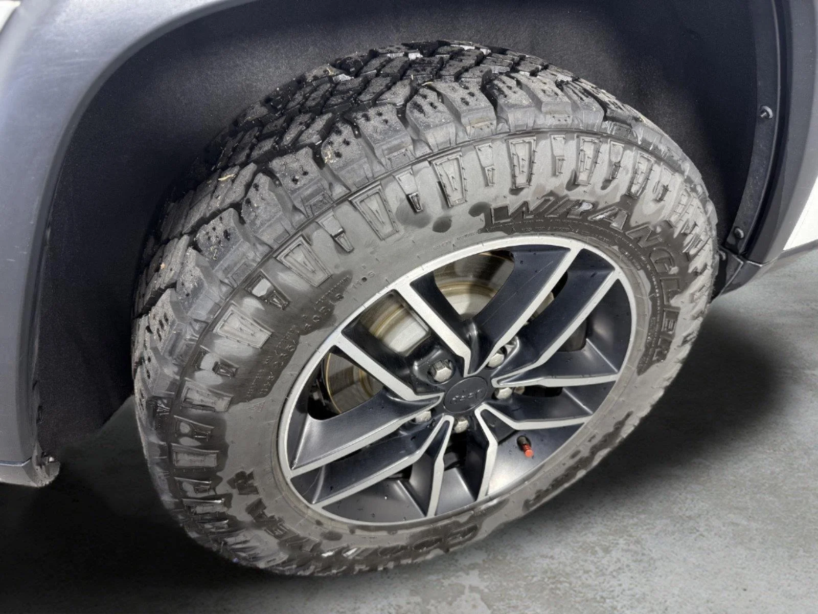 Used 2019 Bright White Clearcoat Jeep Trailhawk image 13