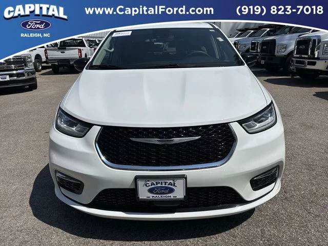 Used 2024 White Chrysler Touring L image 10