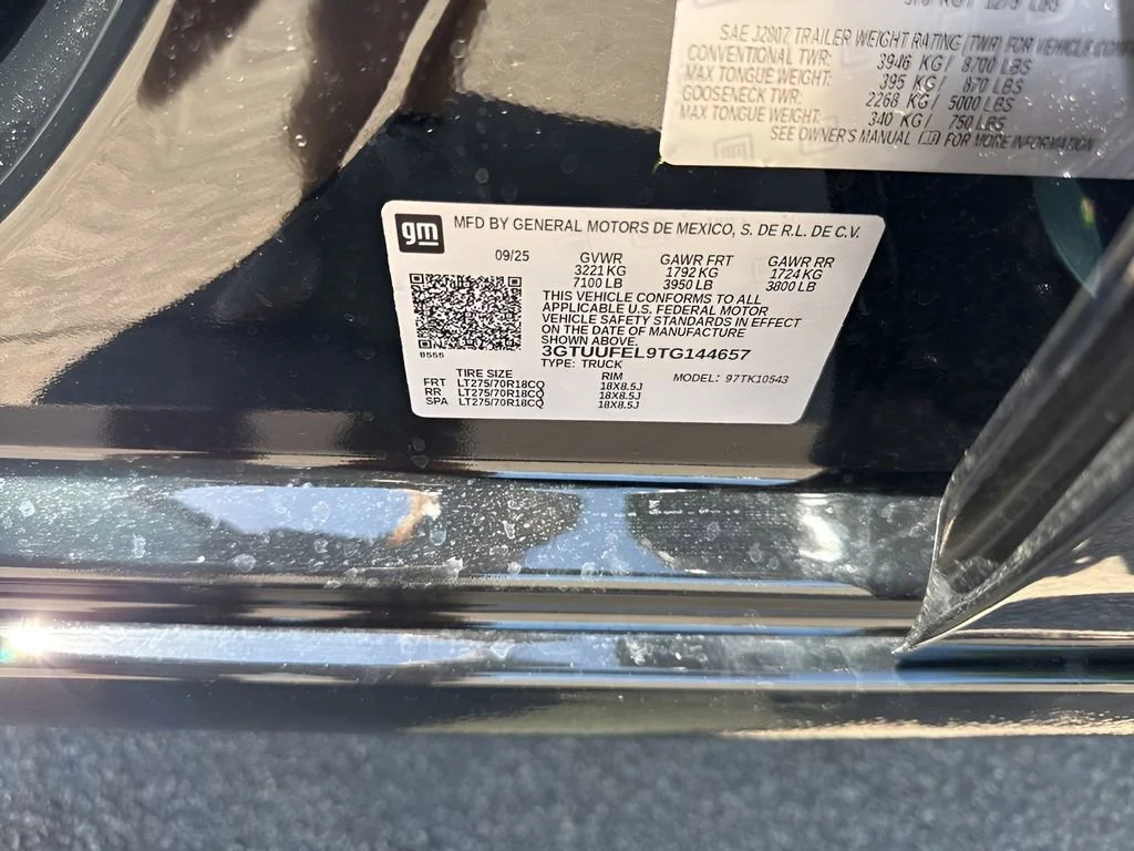 Used 2026 Onyx Black GMC AT4X image 34