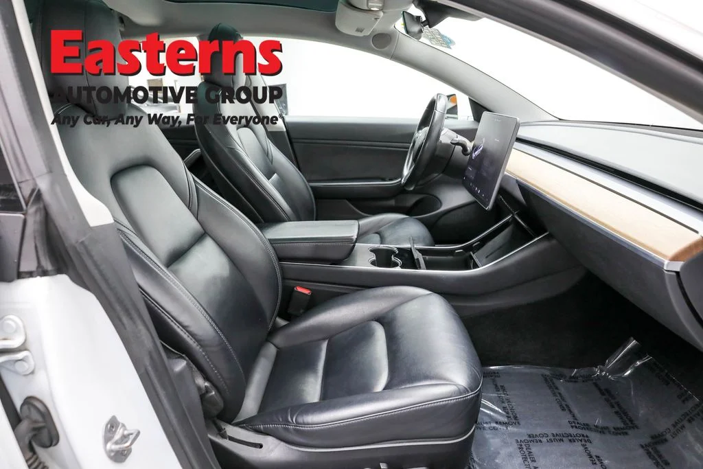 Used 2018 White Tesla Long Range image 21