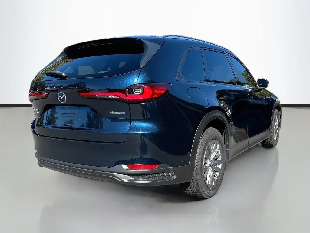Certified Used 2024 Crystal Blue Mazda Preferred image 7