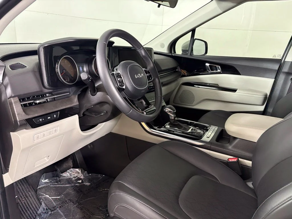 Used 2024 White Kia EX image 22