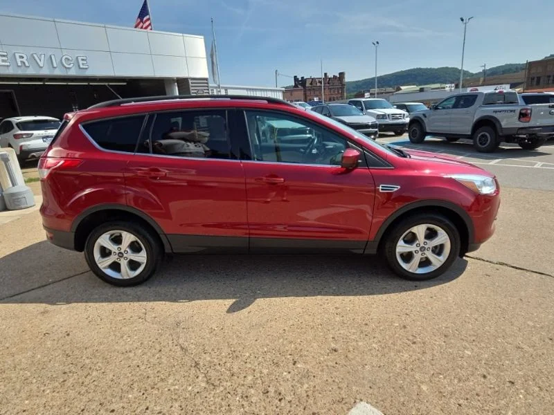 Used 2014 Red Ford SE image 8