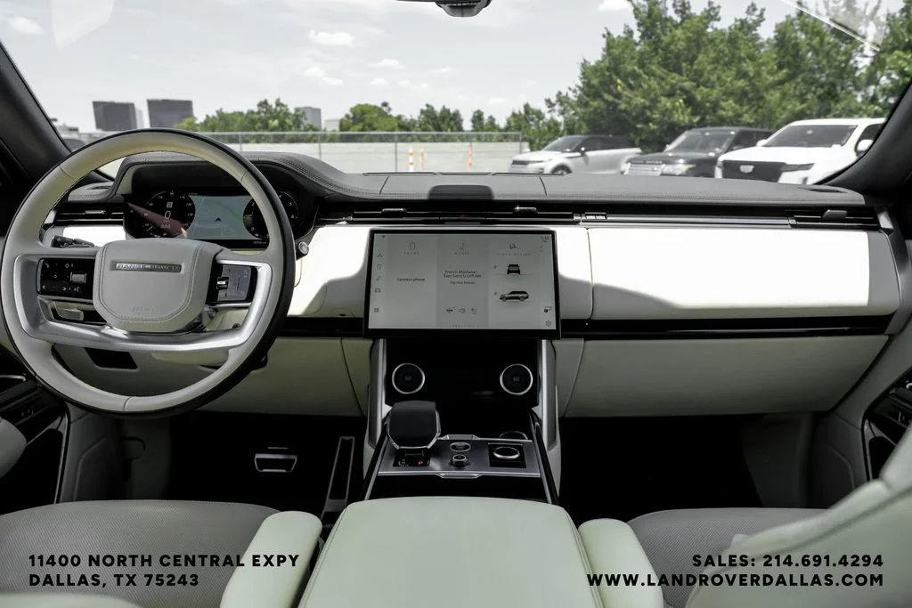 Used 2023 Hakuba Silver Metallic Land Rover SE image 13