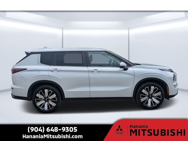 Used 2025 White Mitsubishi SE image 2