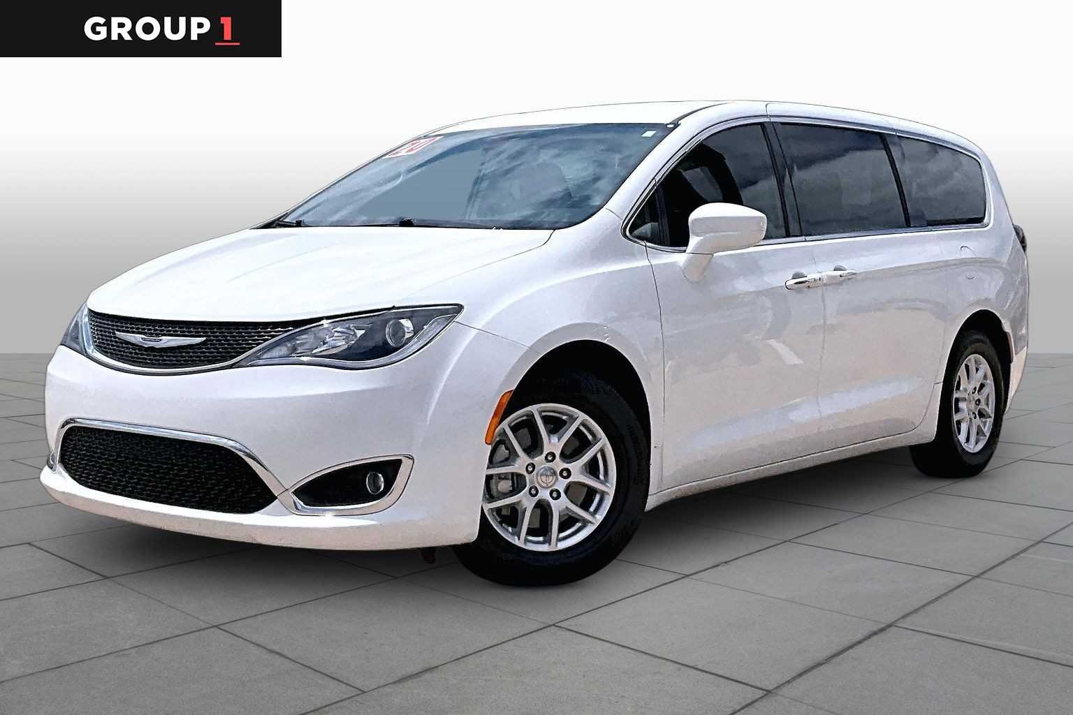 2020 Chrysler Pacifica Touring's photo