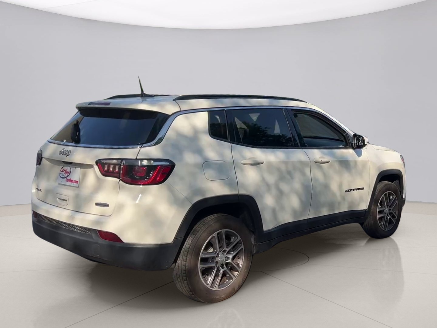 Used 2017 White Jeep LATITUDE image 5