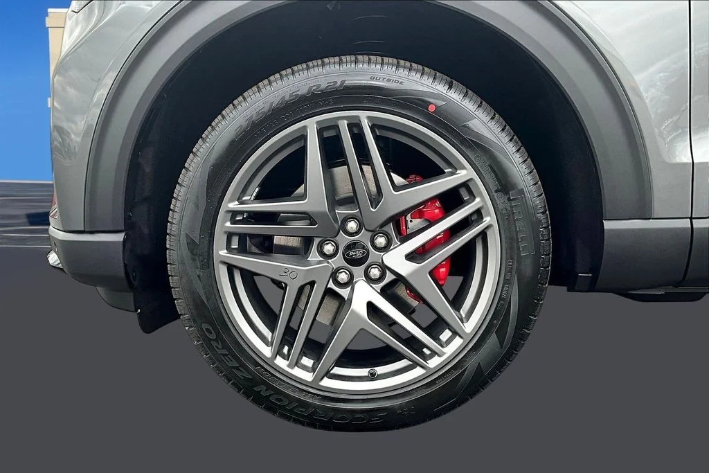 New 2026 Carbonized Gray Metallic Ford ST-Line image 13