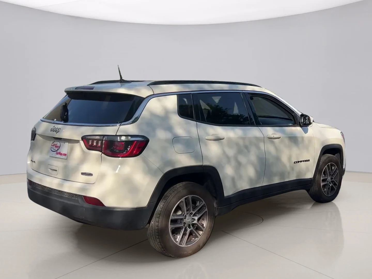 Used 2017 White Jeep LATITUDE image 5