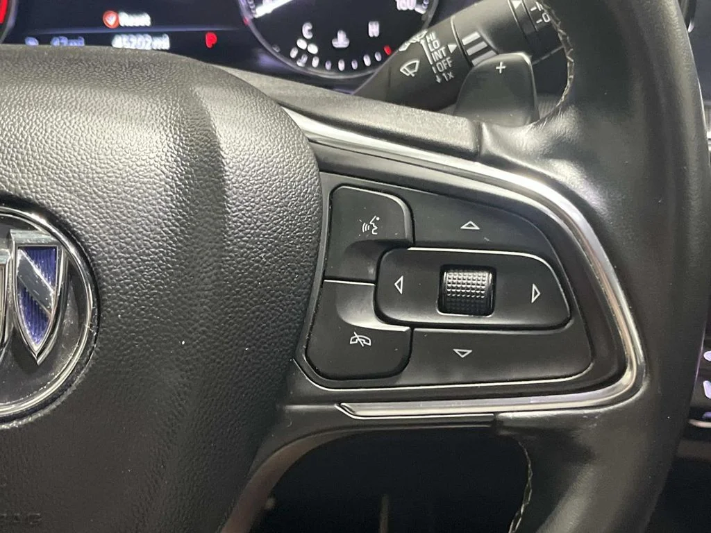 Used 2023 Summit White Buick Essence image 20