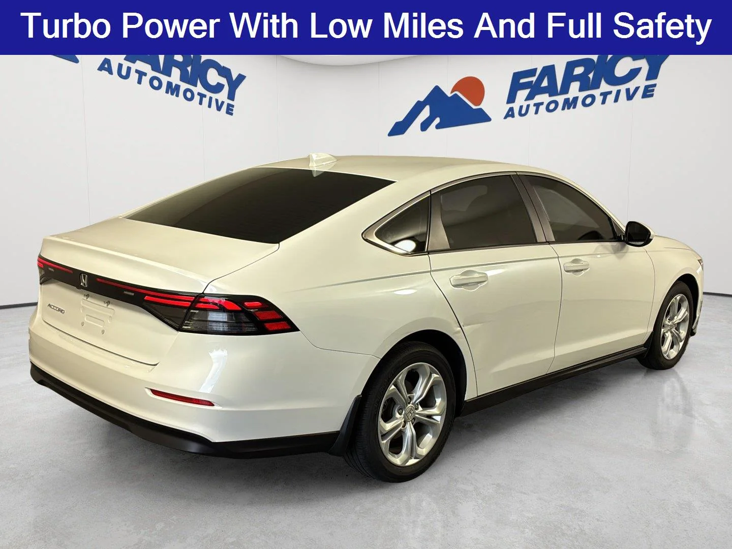 Used 2024 Platinum White Pearl Honda LX image 5