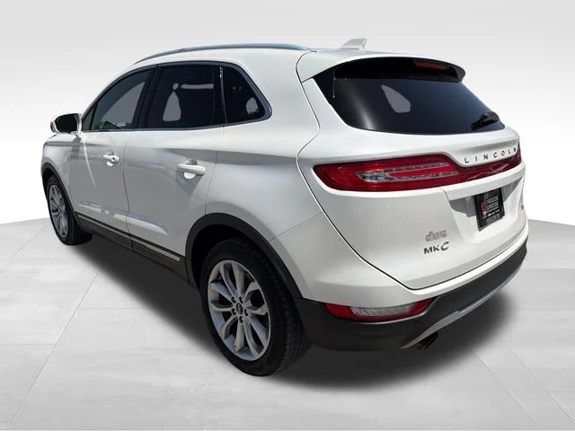 Used 2015 White Lincoln Base image 5