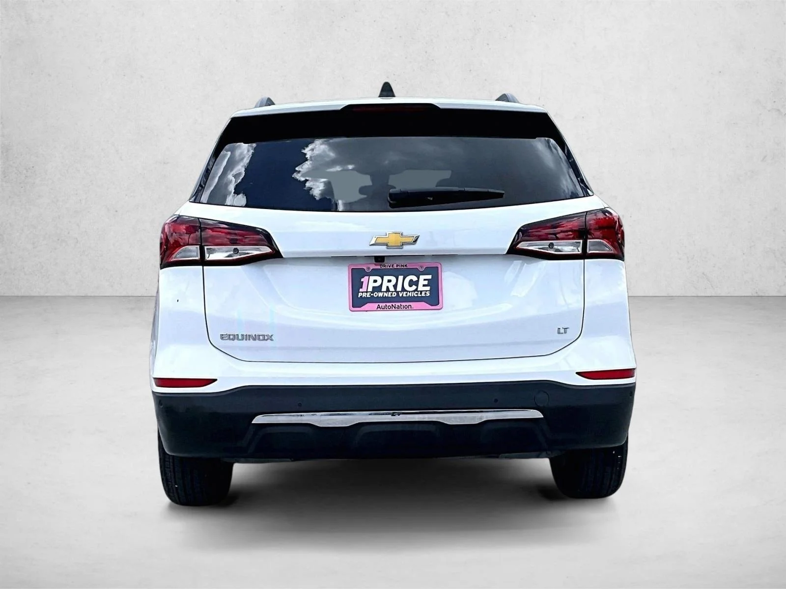 Used 2023 Summit White Chevrolet LT image 4