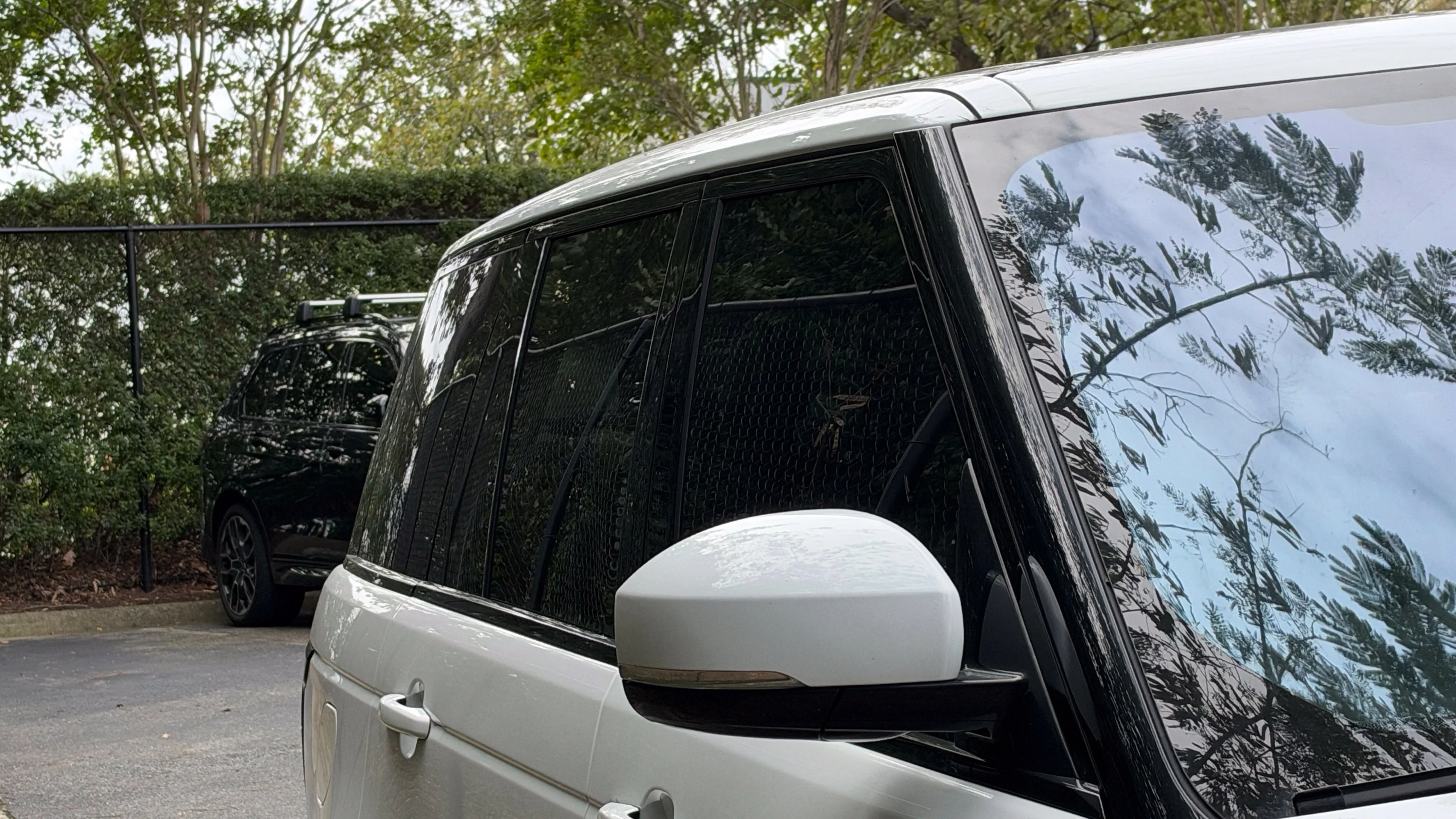 Used 2022 White Land Rover Westminster image 3