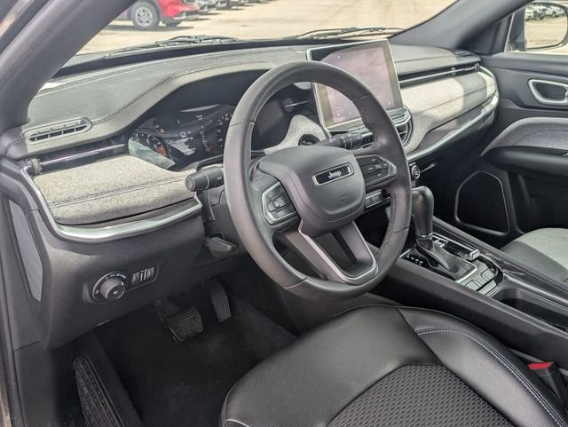 Used 2023 Gray Jeep Latitude image 31