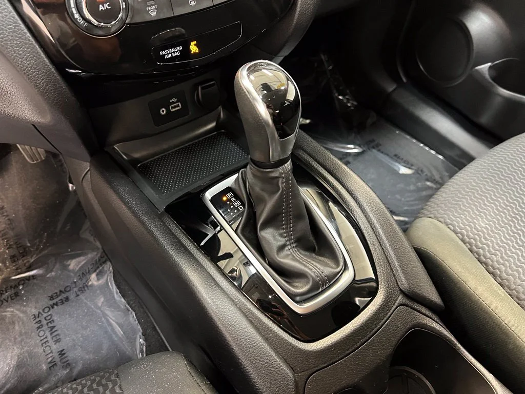 Used 2022 Blue Nissan S image 27