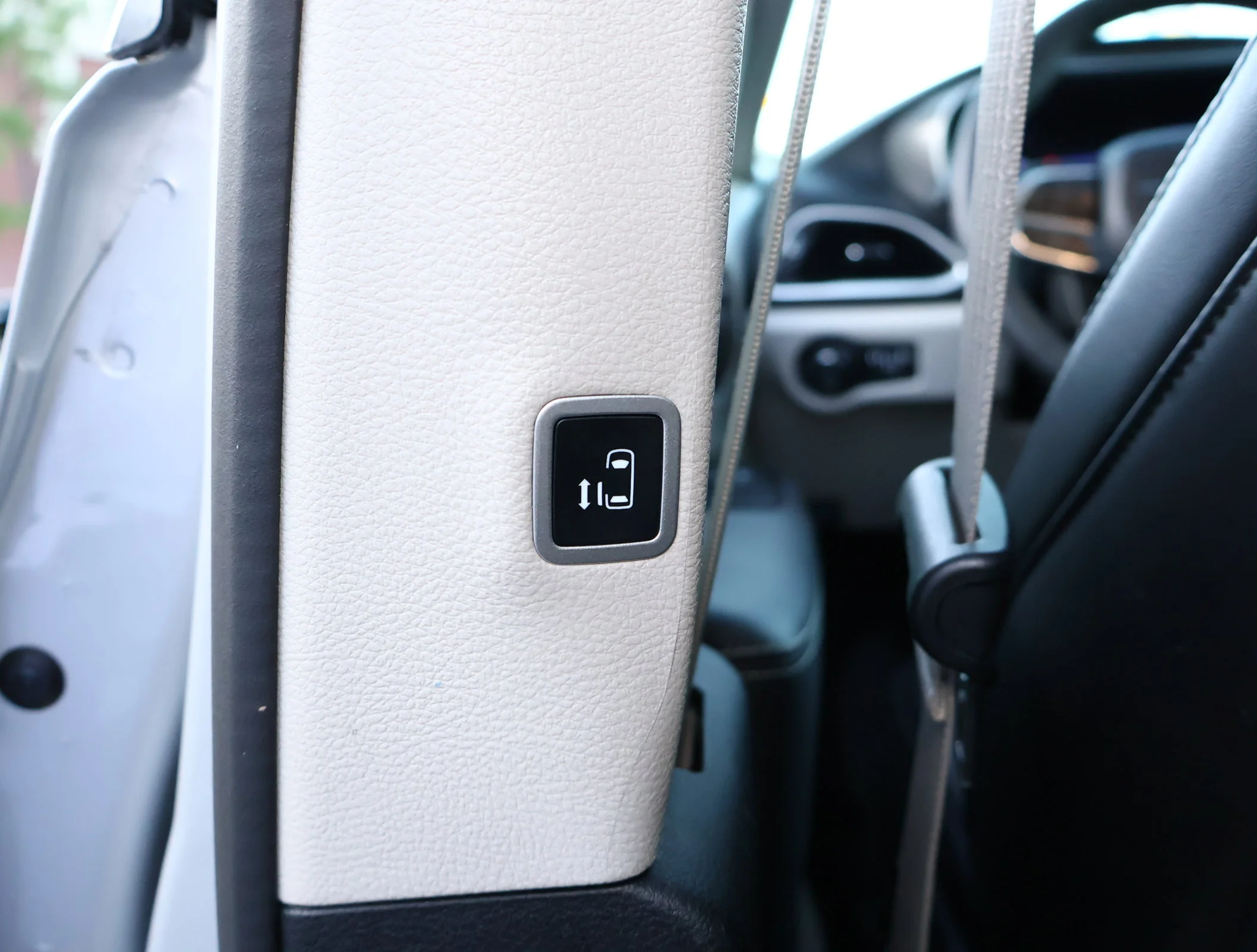Used 2024 Silver Mist Cle Chrysler Touring L image 25