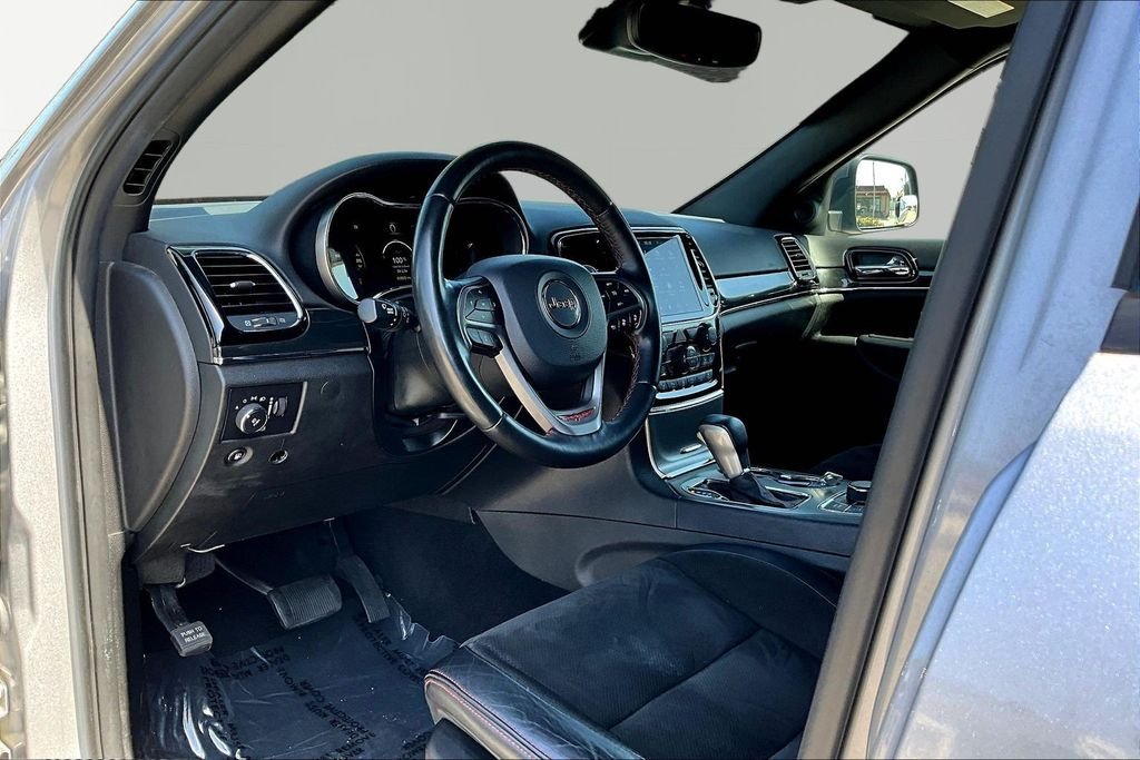 Used 2019 Silver Jeep Trailhawk image 18