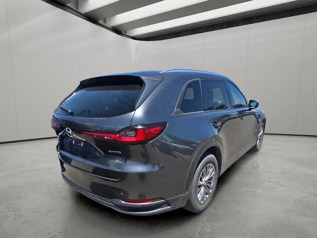 Used 2025 Machine Gray Metallic Mazda Preferred Package image 9