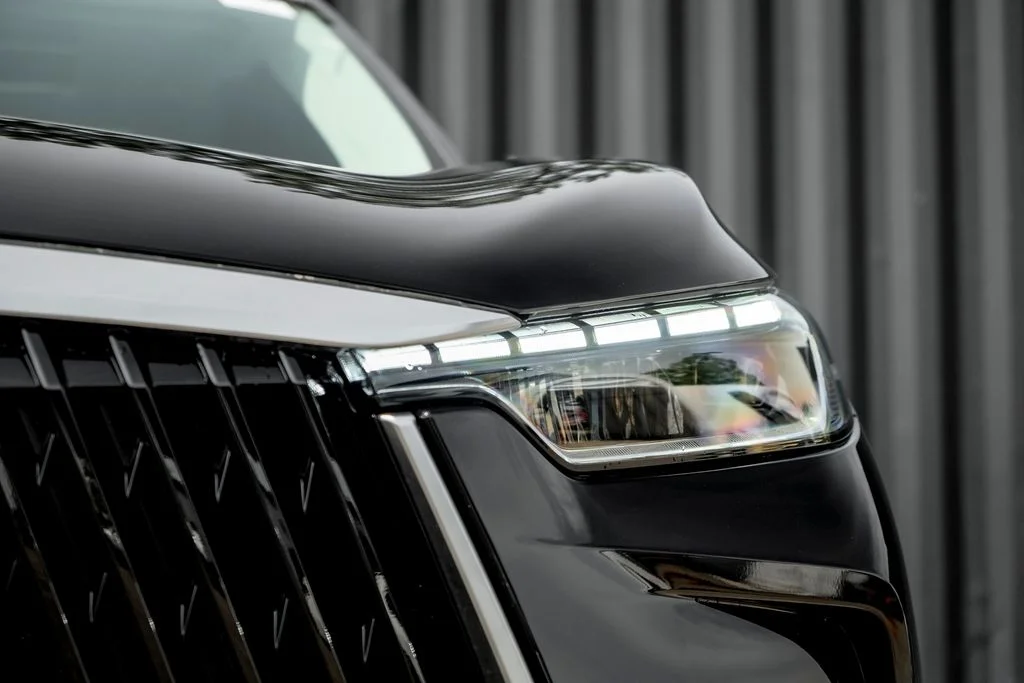 New 2027 MINERAL BLACK INFINITI Luxe AWD image 6