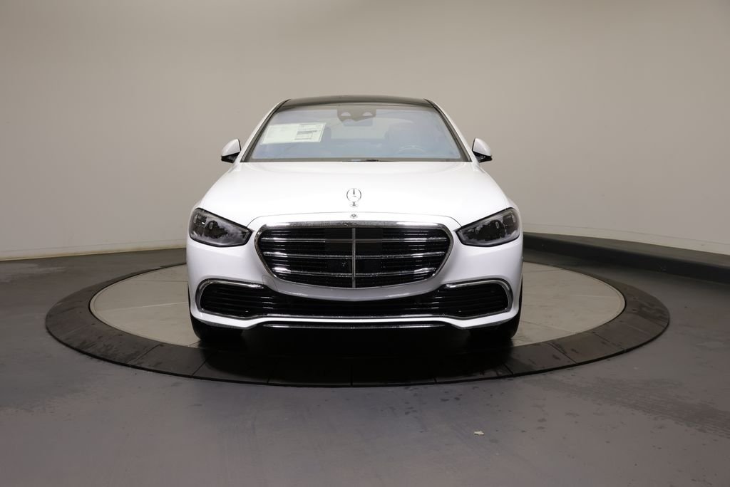 New 2026 MANUFAKTUR Moonlight White Metallic Mercedes-Benz S 580 image 2