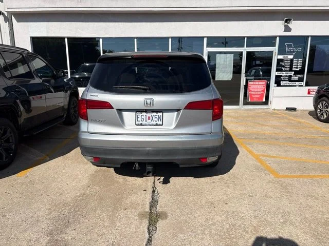 Used 2017  Honda LX image 6