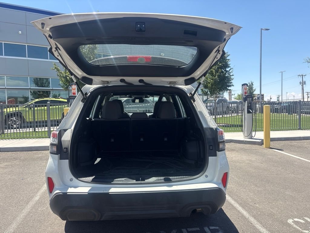 Used 2025 White Subaru Base image 5